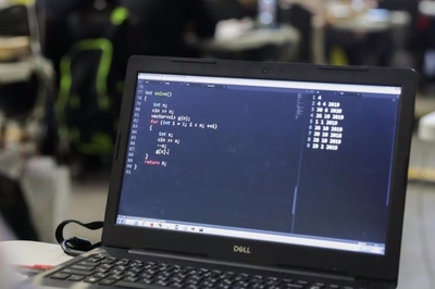 人工智能會寫代碼 基礎(chǔ)軟件開發(fā)的變革與前景